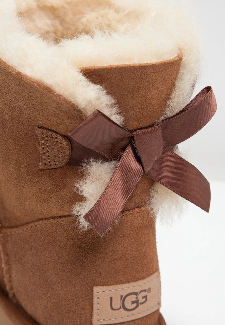 Ugg Mini Bailey Bow - Korte Laarzen - Chestnut 6 Ugg Mini Bailey Bow - Korte Laarzen - Chestnut - Afbeelding 4
