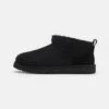 Ugg Classic Ultra Mini - Korte Laarzen - Black 1 Ugg Classic Ultra Mini - Korte Laarzen - Black -Ugg e34fd4bfce244b7b81f1b7f9b5b9d300