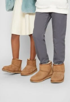 Ugg Classic Mini Ii Unisex - Korte Laarzen - Chestnut 16 Ugg Classic Mini Ii Unisex - Korte Laarzen - Chestnut -Ugg e58a9614eac8495aa6963fd3841c7019