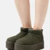Ugg Classic Ultra Mini Platform - Enkellaarsjes Met Plateauzool - Moss Green 2 Ugg Classic Ultra Mini Platform - Enkellaarsjes Met Plateauzool - Moss Green -Ugg ee66df9da48e47e6939fa6492adba63e