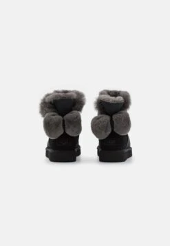 Ugg Mini Bailey Fuzzy Bow - Snowboots- Black 10 Ugg Mini Bailey Fuzzy Bow - Snowboots- Black -Ugg f5c4872b1f3b4b4a9f2f1e541c25352f