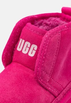 Ugg Accessible Neumel Ez-Fit Unisex - Korte Laarzen - Berry -Ugg f8ea7f253391406cb76a00748c1e6ad4