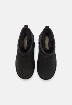 Ugg Classic Ultra Mini Unisex - Korte Laarzen - Black 17 Ugg Classic Ultra Mini Unisex - Korte Laarzen - Black -Ugg fdc79b15a9a8418abc2902380c30b875