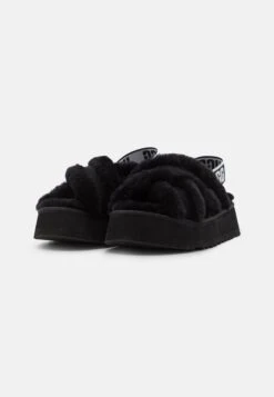 Ugg Disco Cross Slide - Pantoffels - Black 10 Ugg Disco Cross Slide - Pantoffels - Black -Ugg fdcd402628cc4ce782e7cc9ad955a2d5